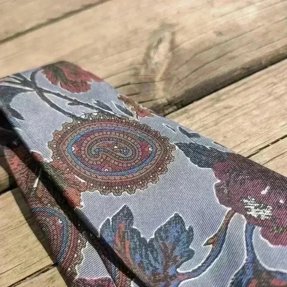 Vintage Yves Saint Laurent YSL men's 100percent  silk tie - Picture 6 of 8